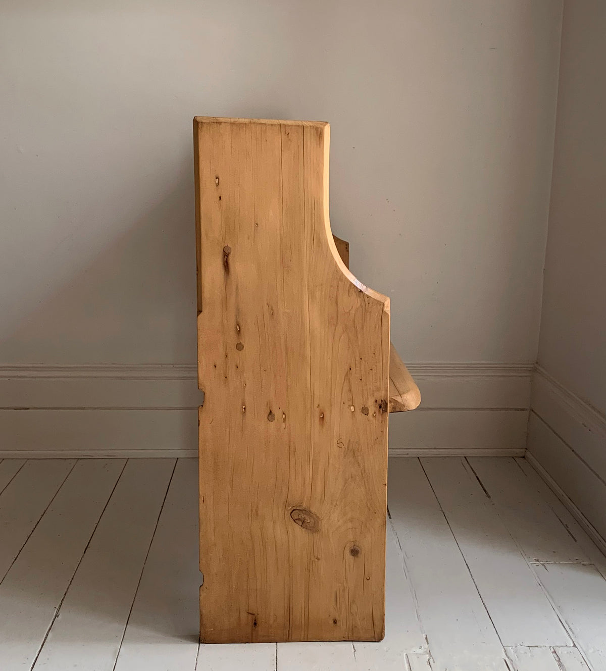 Small Rustic Antique Pine Settle / Pew / Bench Ideal For Hallway, Dining Room