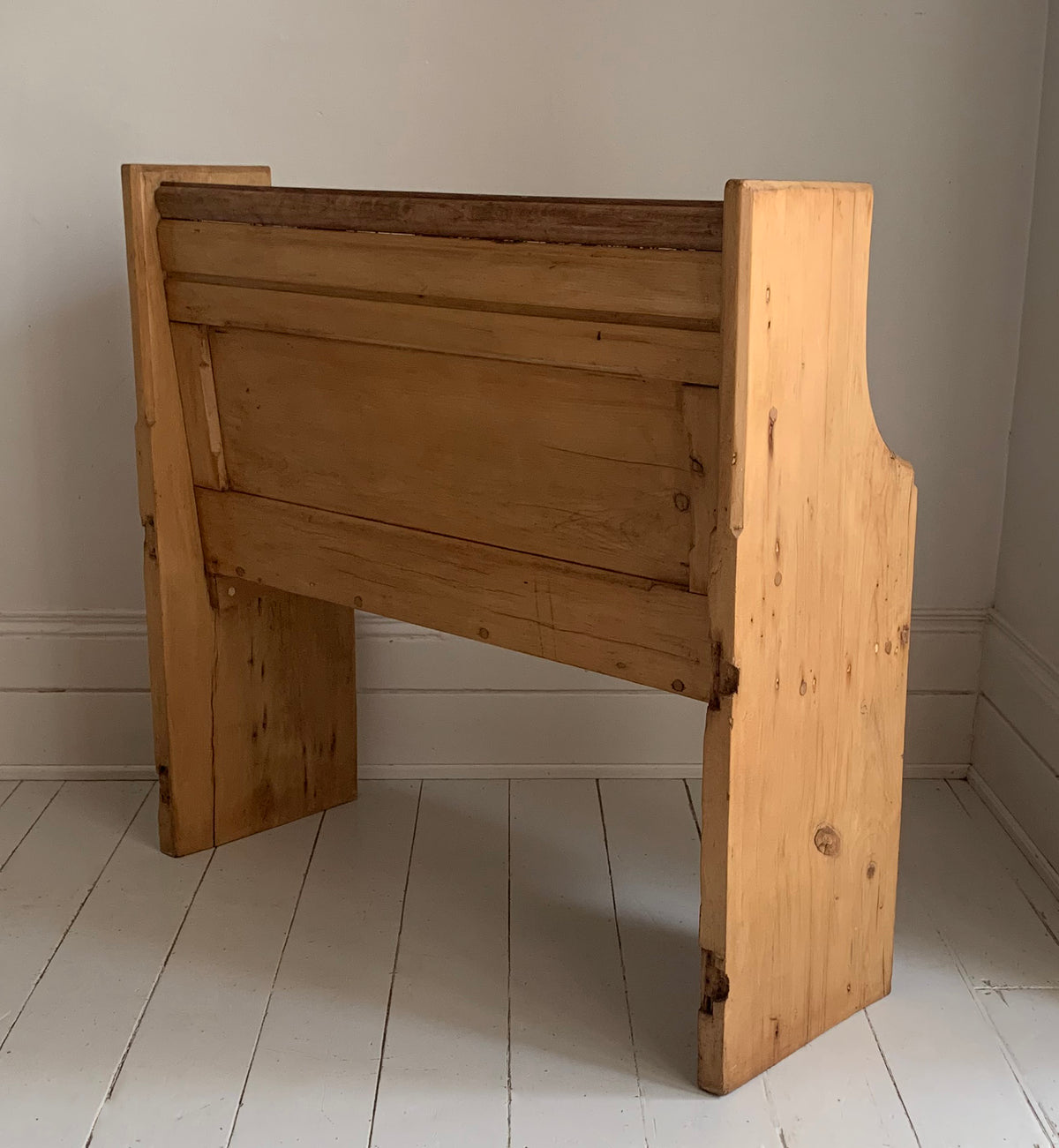Small Rustic Antique Pine Settle / Pew / Bench Ideal For Hallway, Dining Room