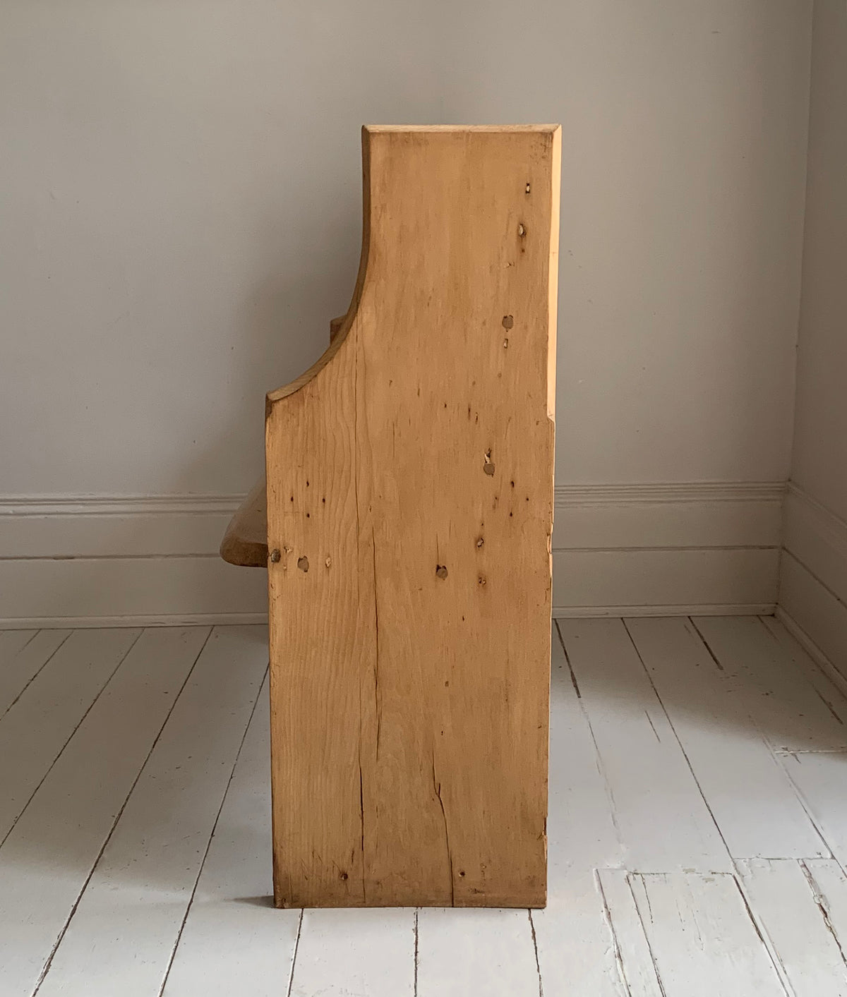 Small Rustic Antique Pine Settle / Pew / Bench Ideal For Hallway, Dining Room