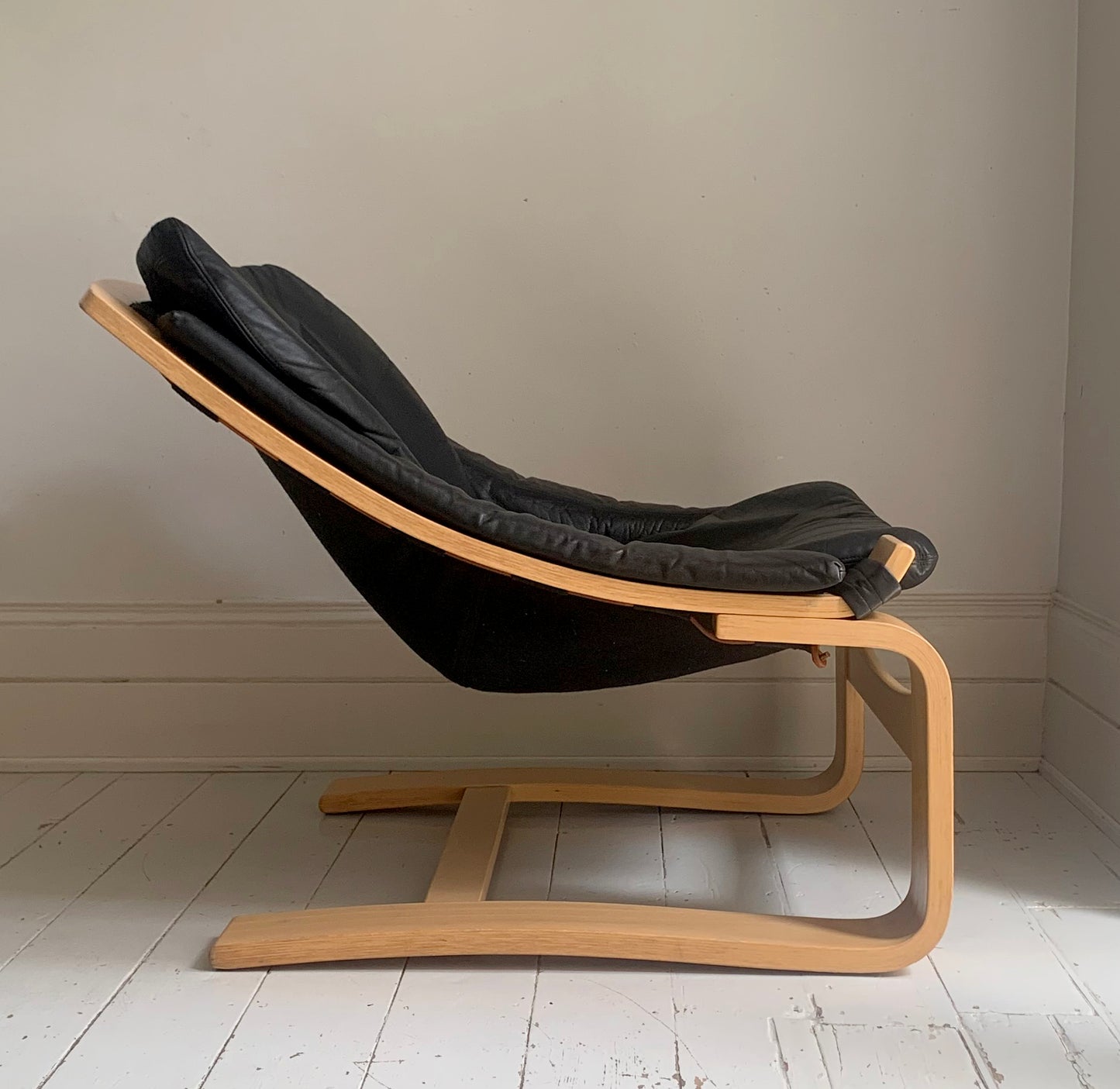 1970s Black Leather Kroken lounge chair designed by Åke Fribytter for Nelo