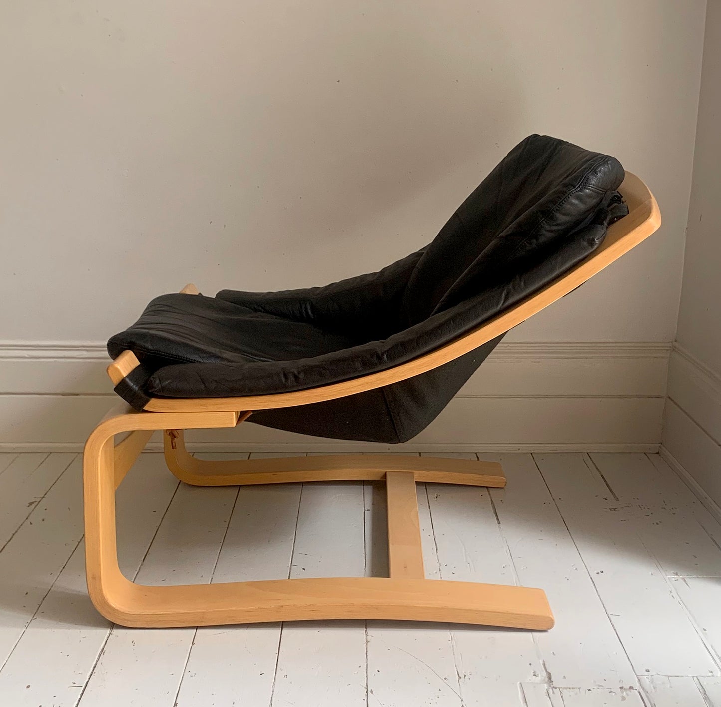 1970s Black Leather Kroken lounge chair designed by Åke Fribytter for Nelo