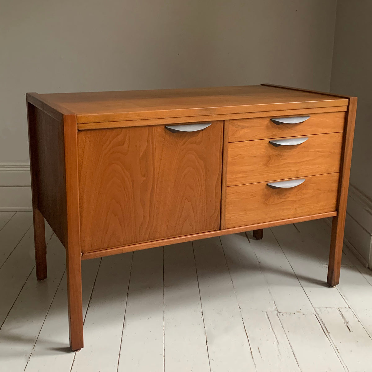 Mid Century Rare Jens Risom by Younger, Walnut Sideboard / Cabinet / Credenza