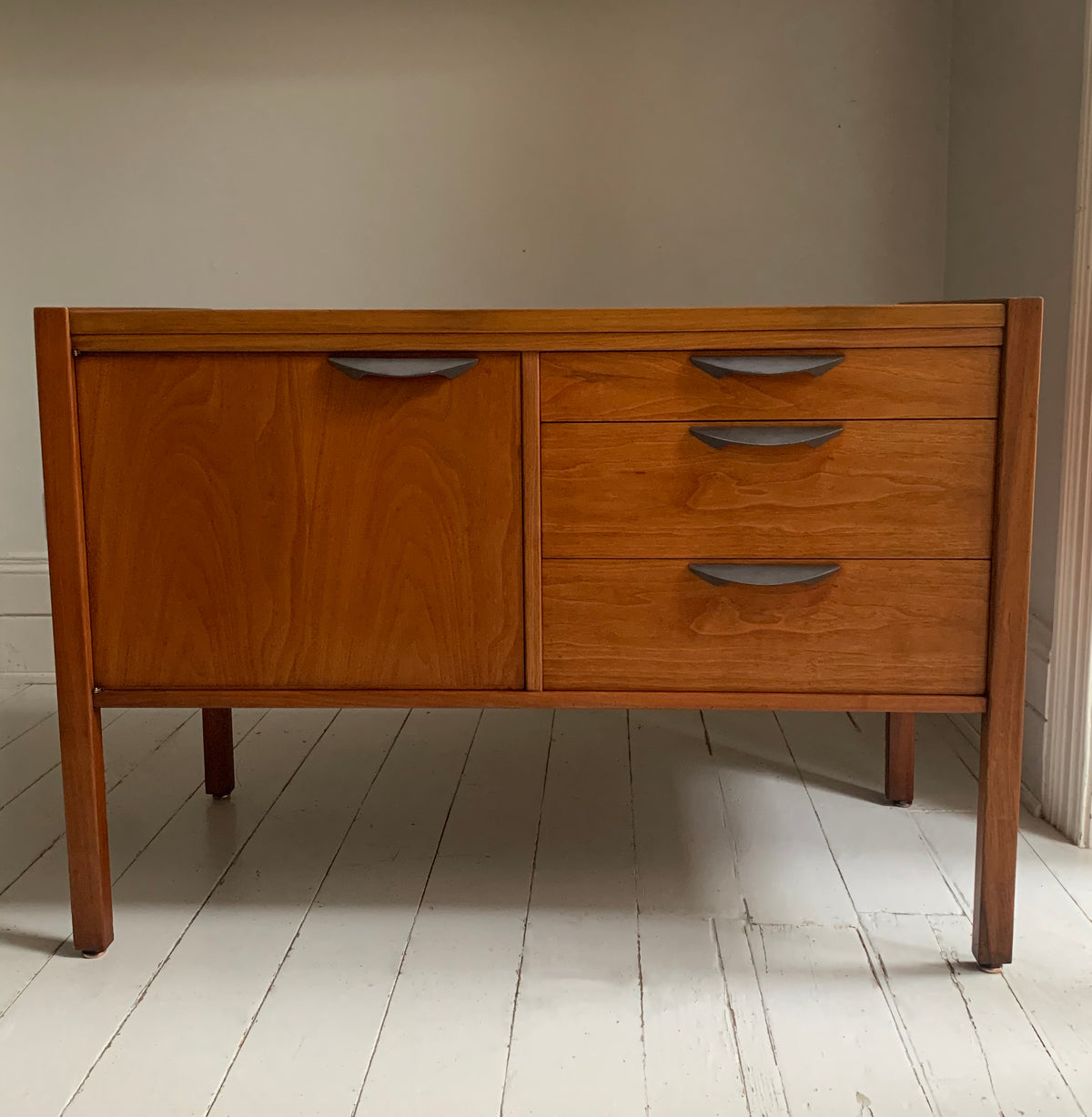 Mid Century Rare Jens Risom by Younger, Walnut Sideboard / Cabinet / Credenza