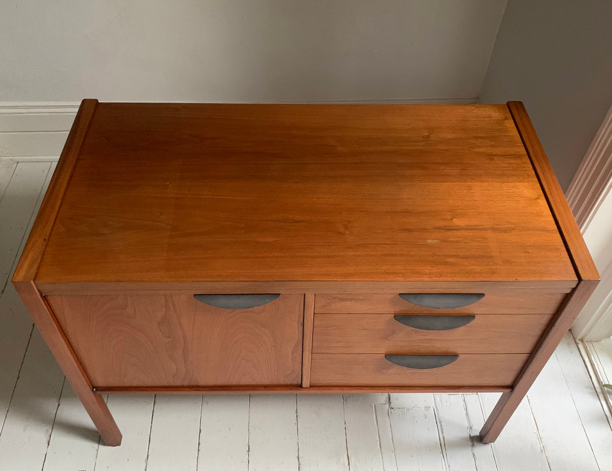 Mid Century Rare Jens Risom by Younger, Walnut Sideboard / Cabinet / Credenza