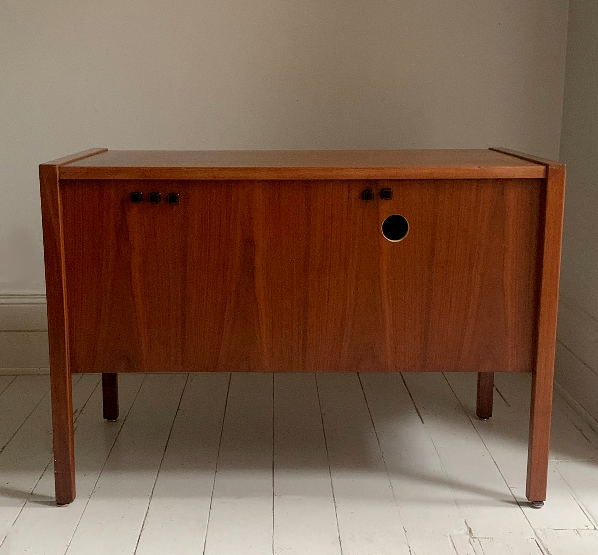 Mid Century Rare Jens Risom by Younger, Walnut Sideboard / Cabinet / Credenza