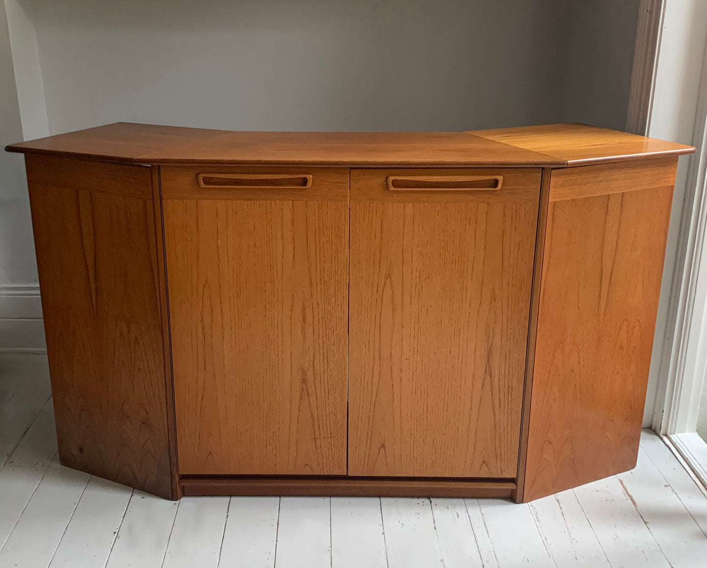 Vintage Mid Century Modern Teak Veneer Extending Drinks Bar