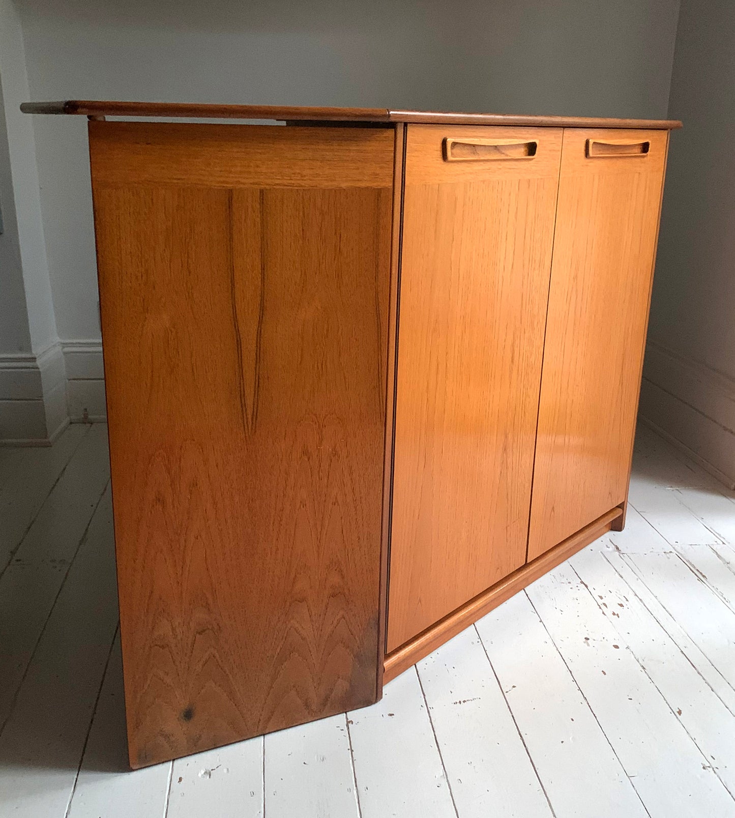 Vintage Mid Century Modern Teak Veneer Extending Drinks Bar