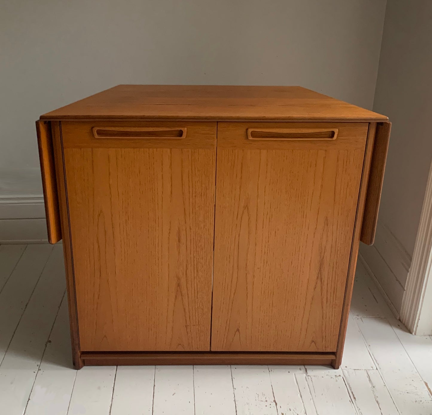 Vintage Mid Century Modern Teak Veneer Extending Drinks Bar