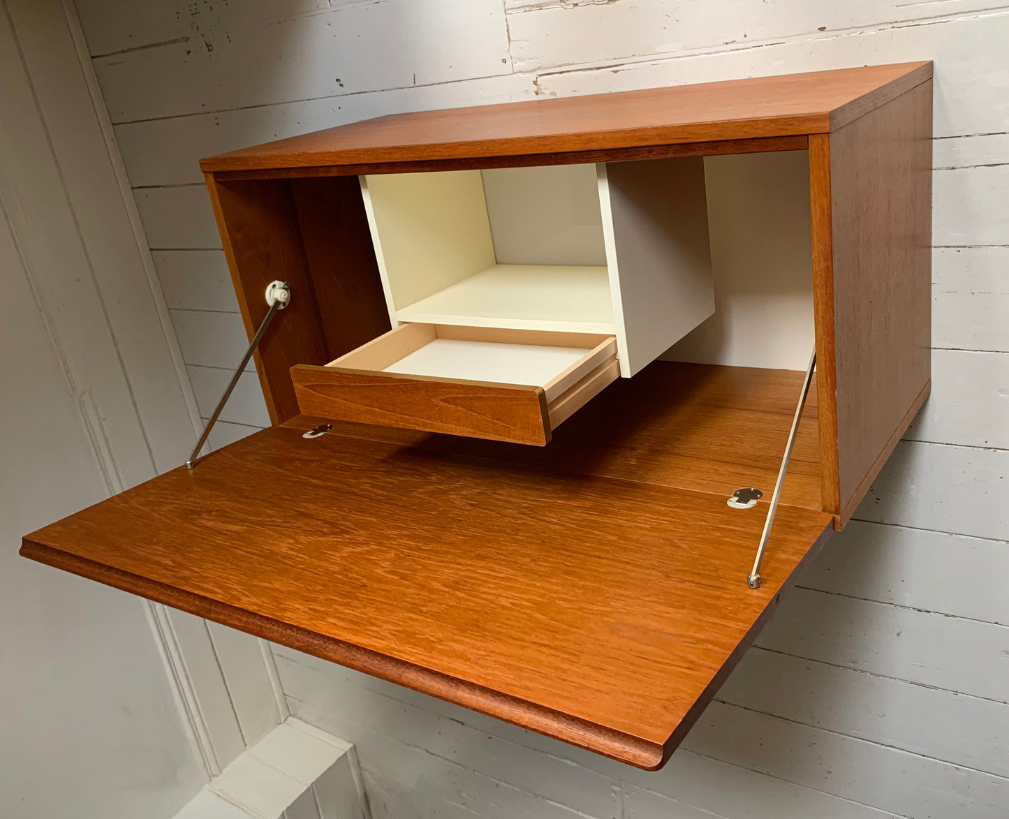 Mid Century Teak Beaver & Tapley 33 Floating Bureau / Desk / Cabinet