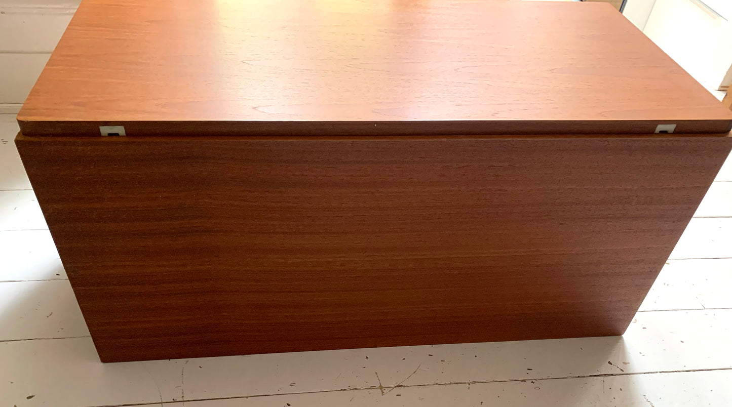 Mid Century Teak Beaver & Tapley 33 Floating Bureau / Desk / Cabinet