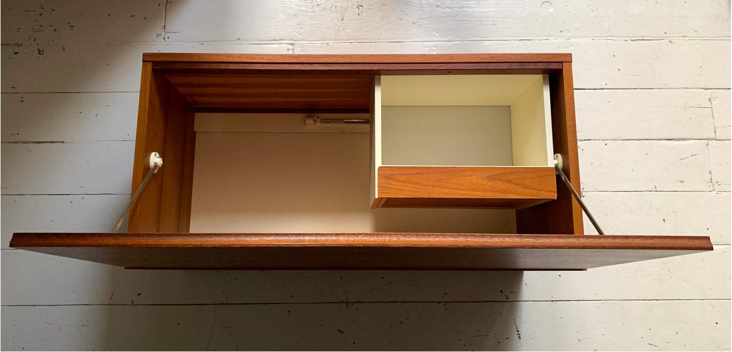 Mid Century Teak Beaver & Tapley 33 Floating Bureau / Desk / Cabinet