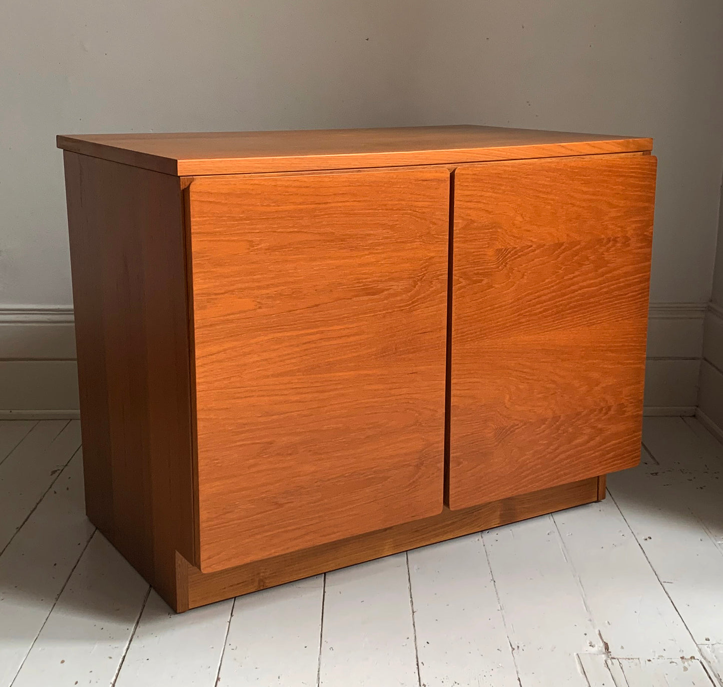 Mid Century Modern Teak Beaver & Tapley Free Standing Two-Door Media Cabinet