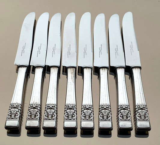 Vintage Oneida Community Hampton Court Pattern silver plated 8 x small knives