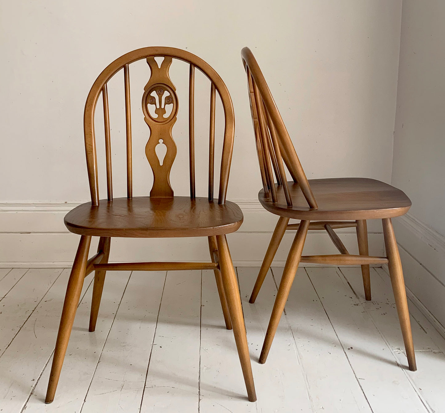 Pair of Vintage Ercol Fleur-De-Lys Dining Chairs - Model 371