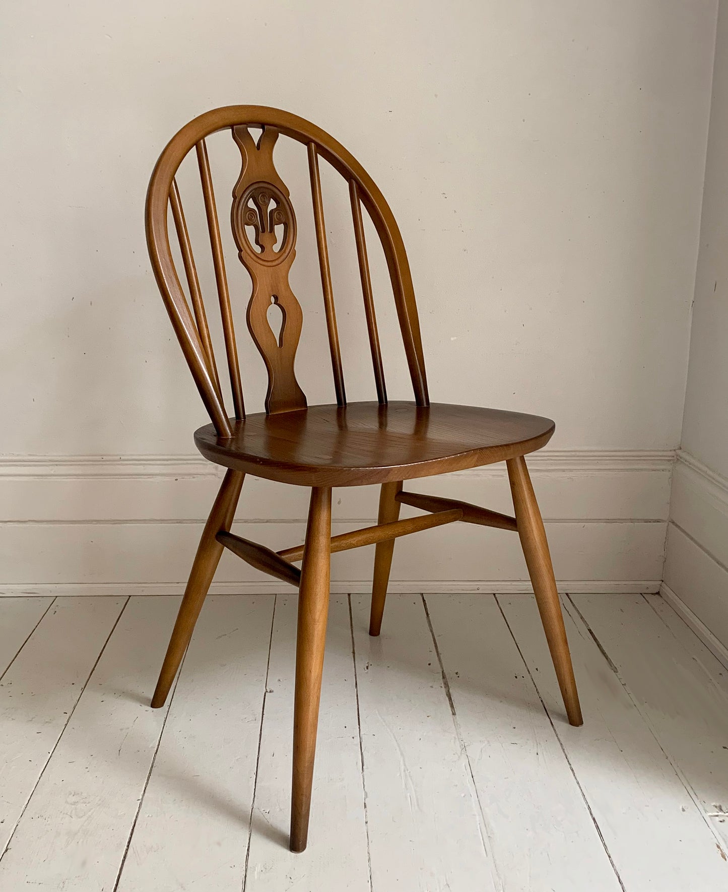 Pair of Vintage Ercol Fleur-De-Lys Dining Chairs - Model 371