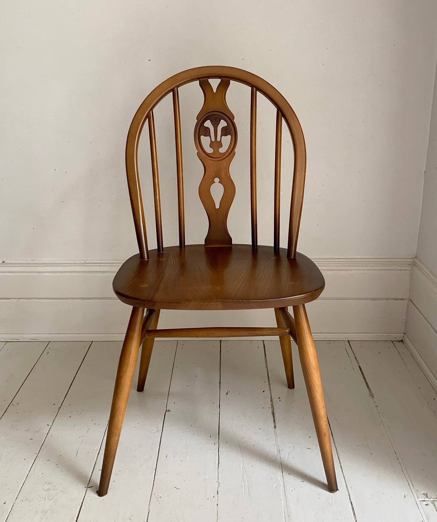 Pair of Vintage Ercol Fleur-De-Lys Dining Chairs - Model 371