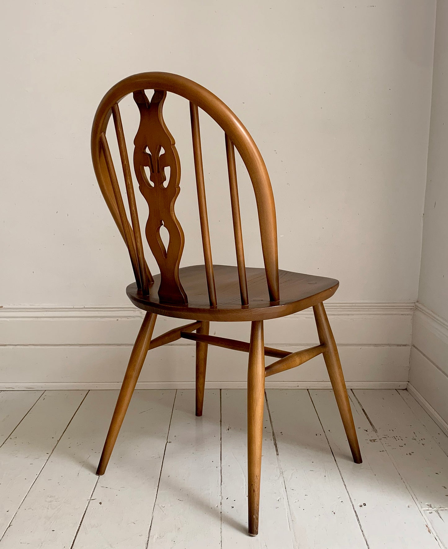 Pair of Vintage Ercol Fleur-De-Lys Dining Chairs - Model 371