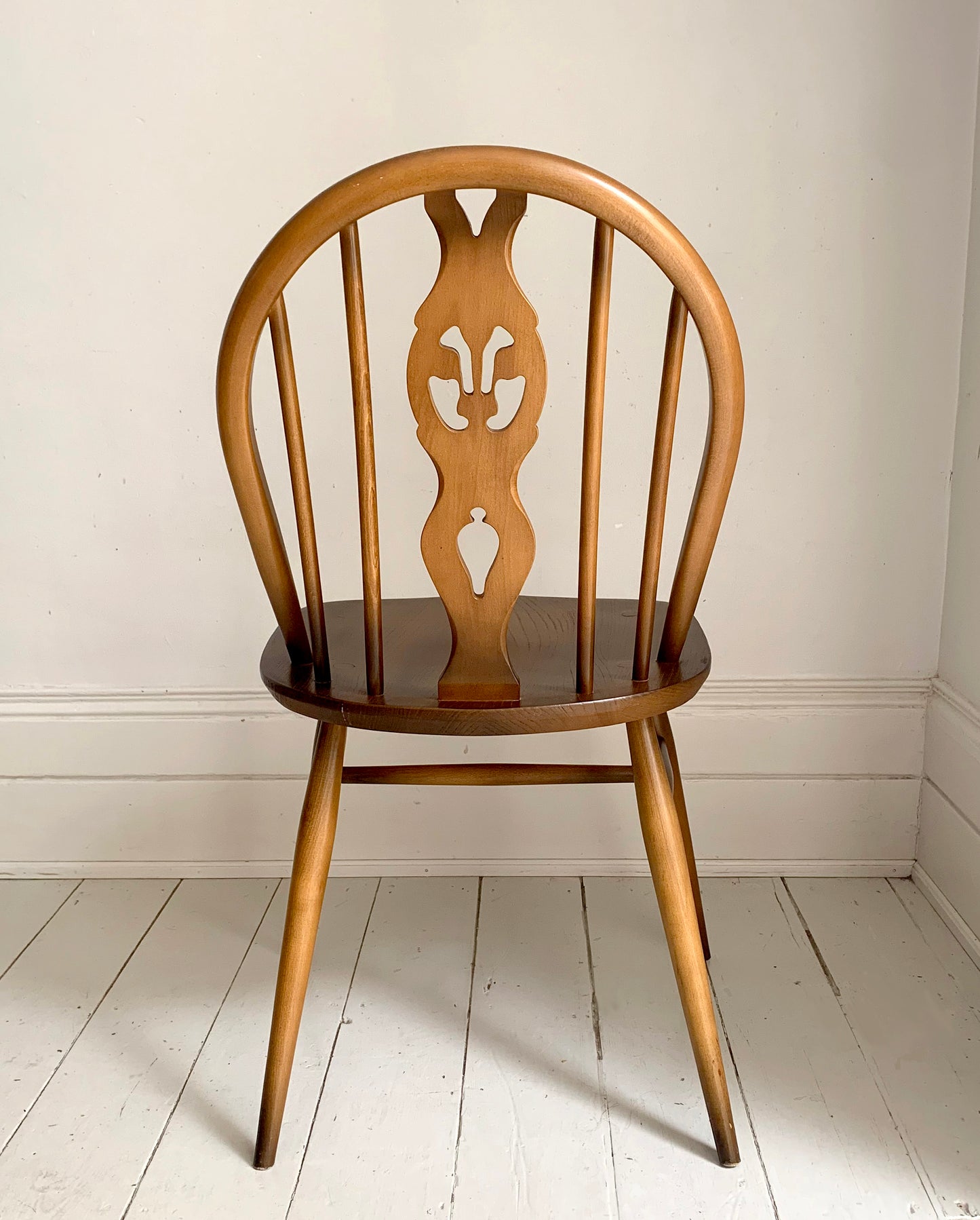 Pair of Vintage Ercol Fleur-De-Lys Dining Chairs - Model 371