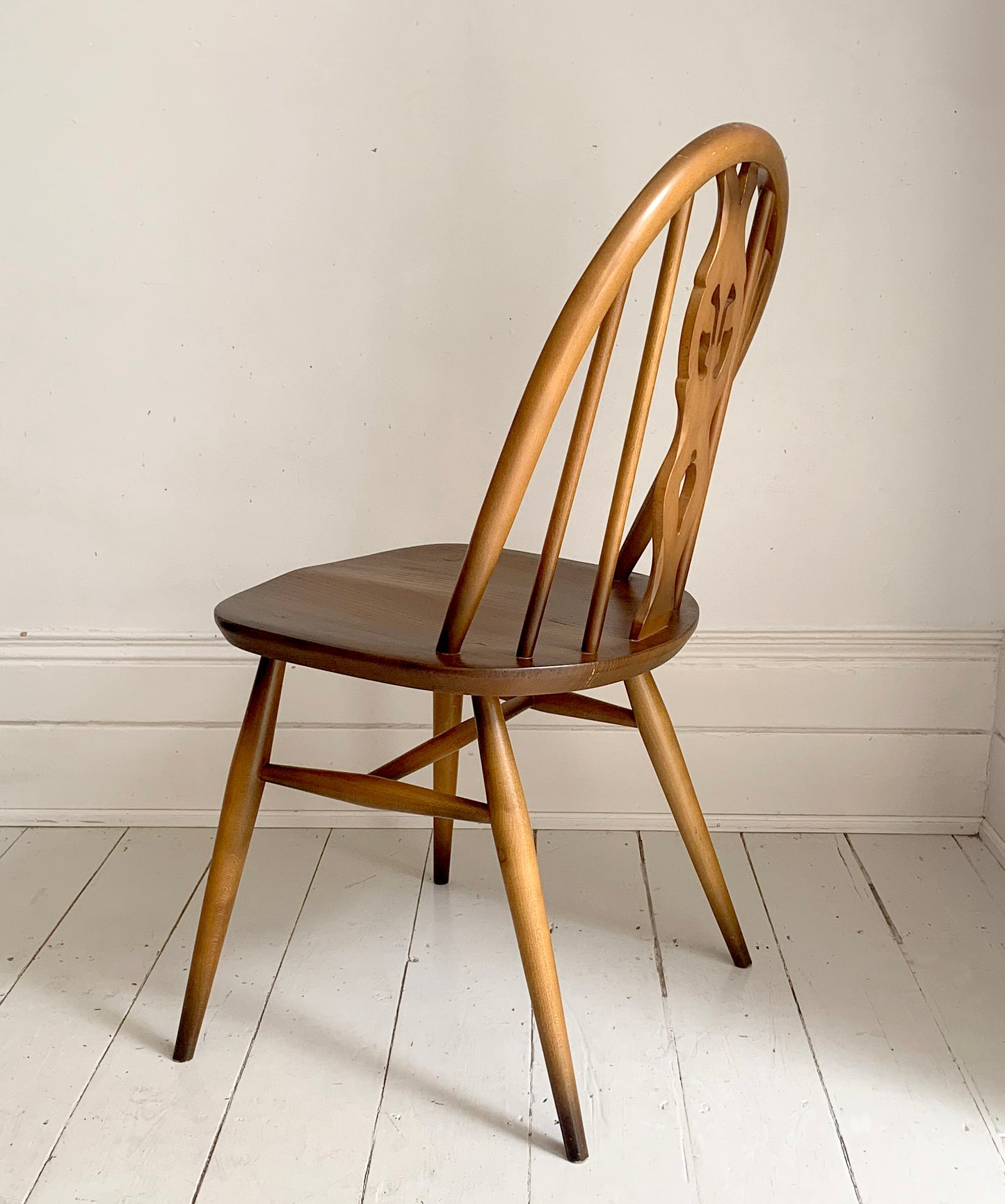Pair of Vintage Ercol Fleur-De-Lys Dining Chairs - Model 371