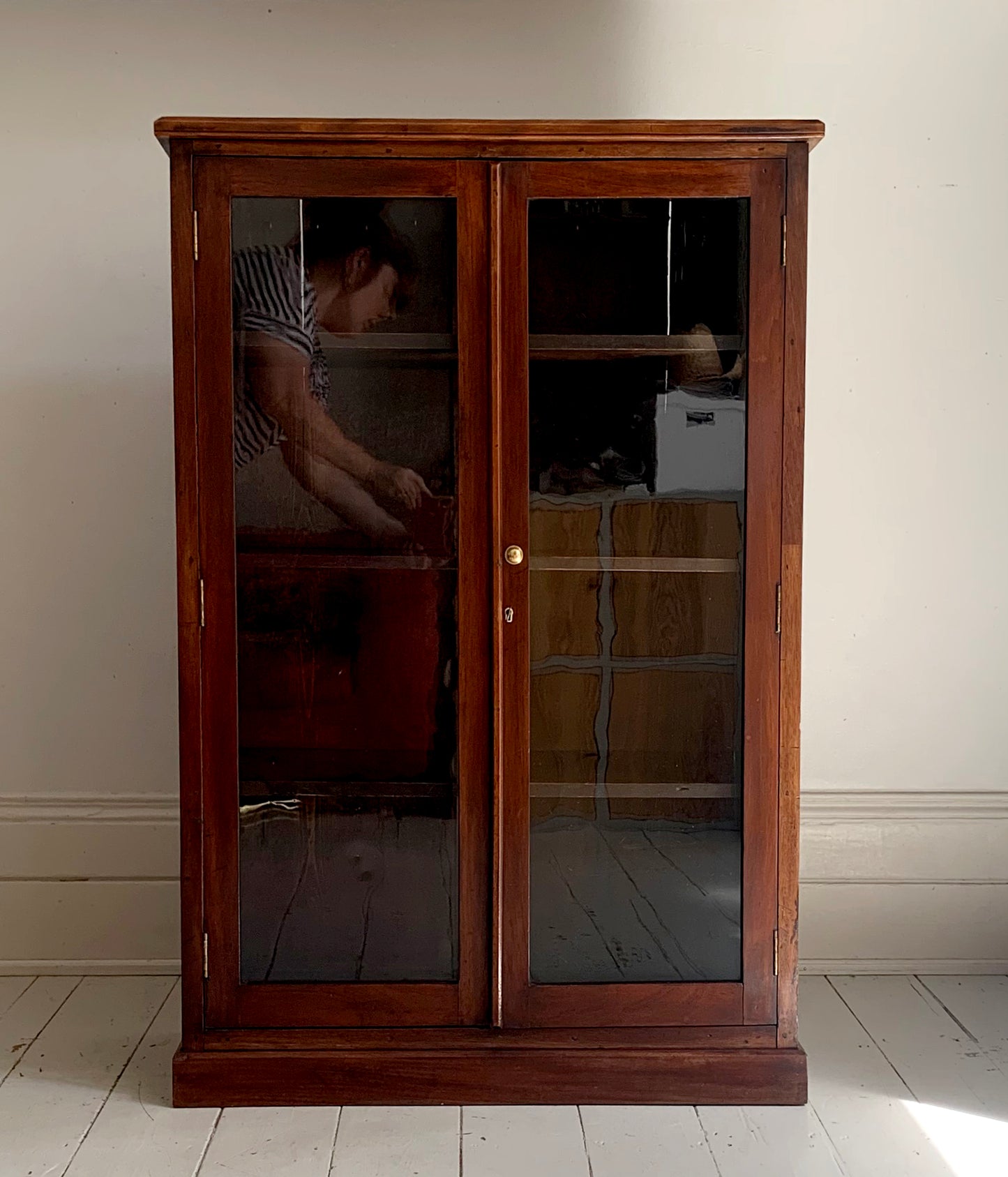 Victorian Mahogany Glass Fronted Lockable Display Cabinet / Bookcase