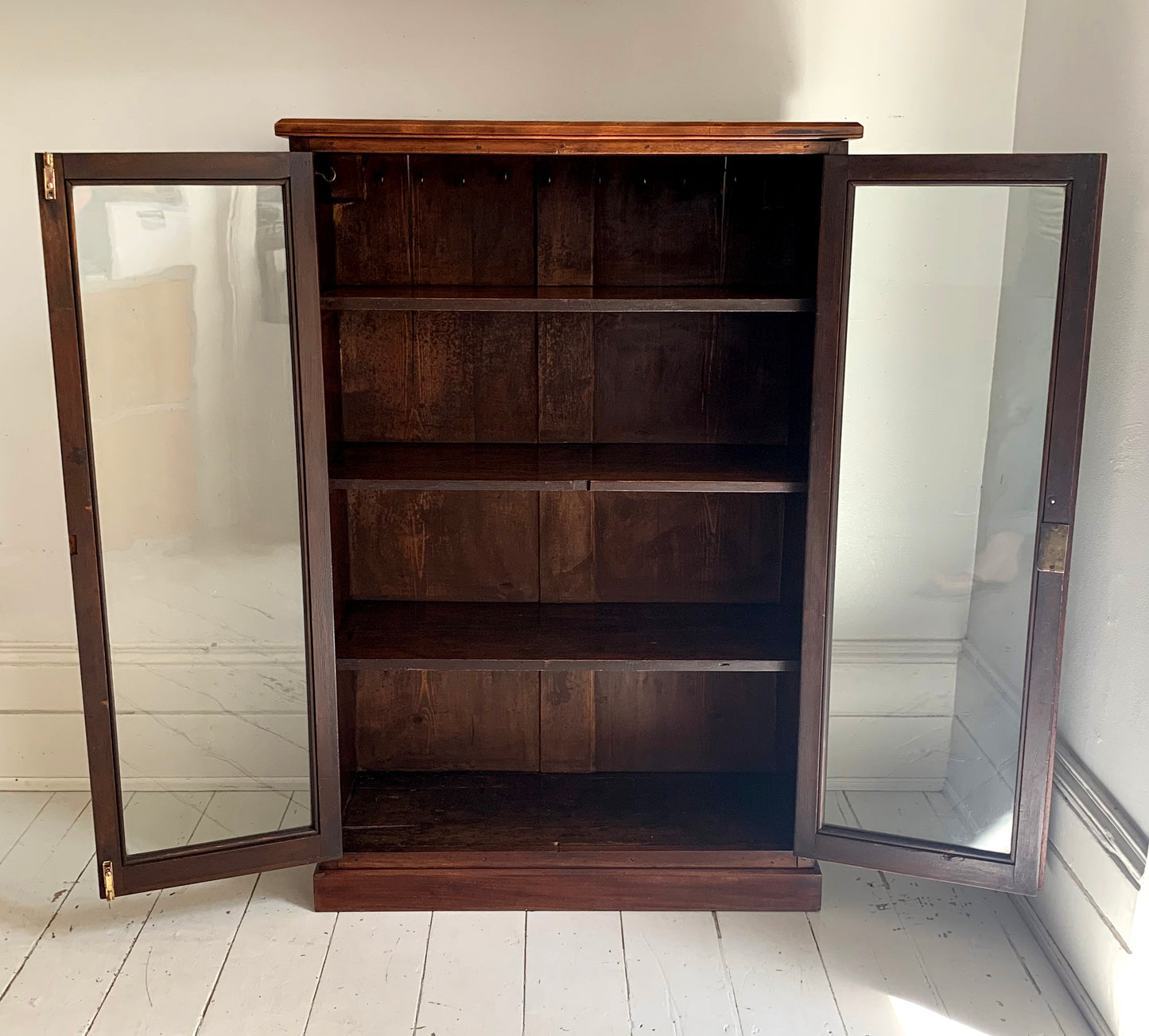 Victorian Mahogany Glass Fronted Lockable Display Cabinet / Bookcase