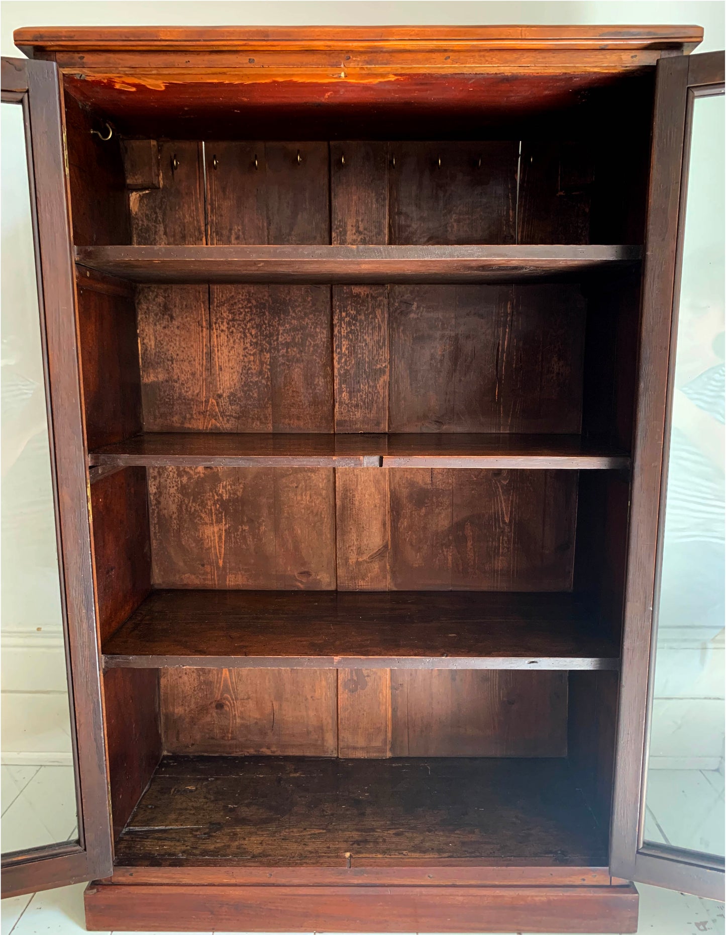 Victorian Mahogany Glass Fronted Lockable Display Cabinet / Bookcase