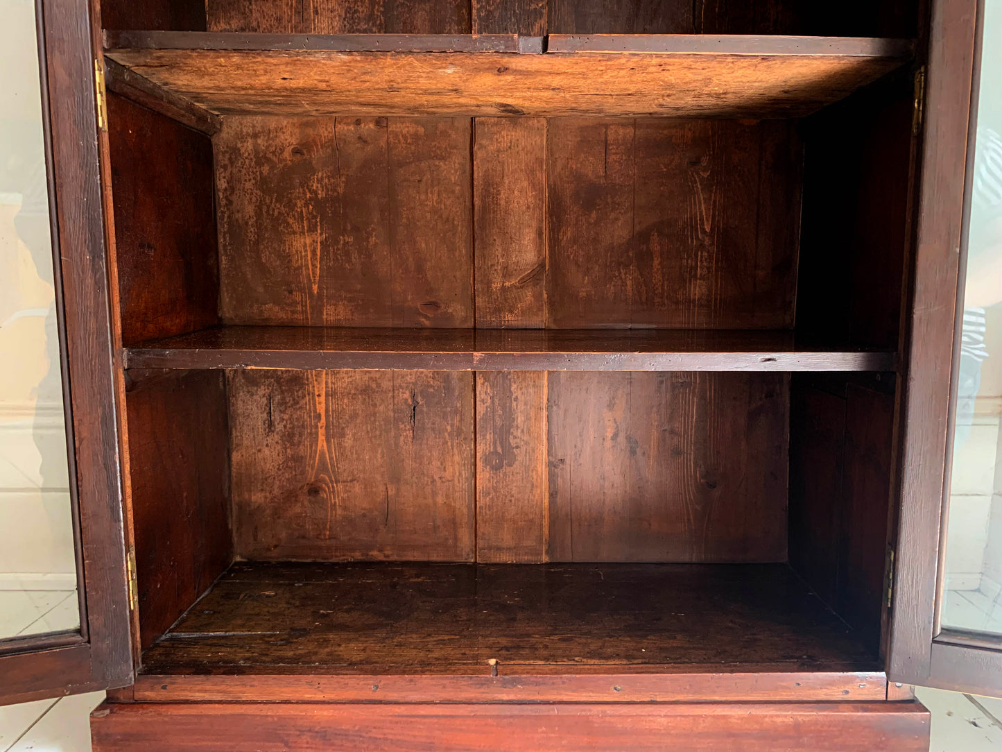 Victorian Mahogany Glass Fronted Lockable Display Cabinet / Bookcase