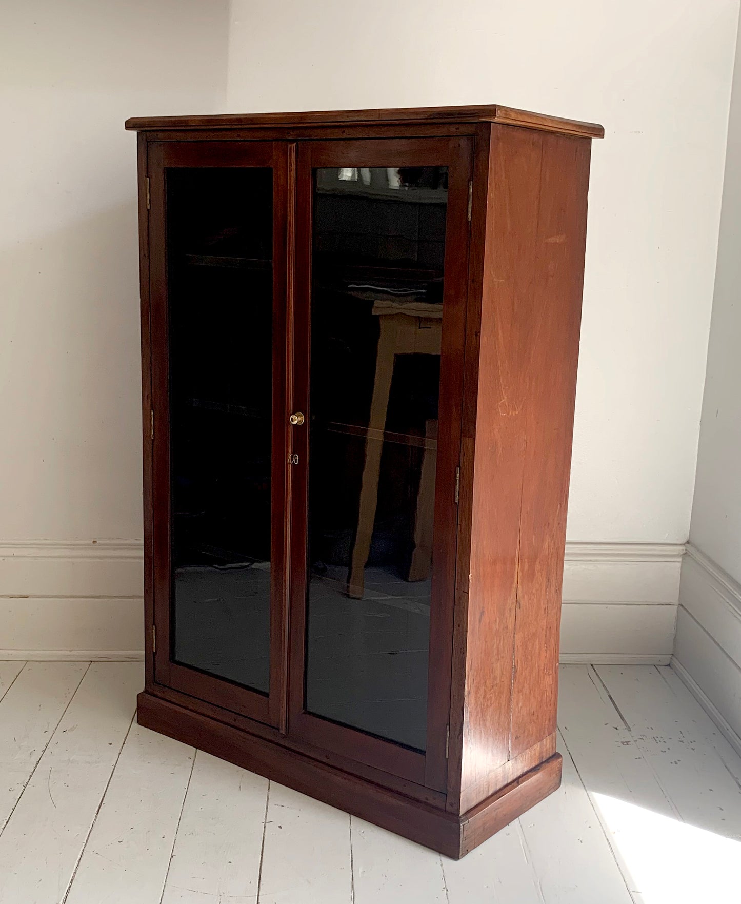 Victorian Mahogany Glass Fronted Lockable Display Cabinet / Bookcase