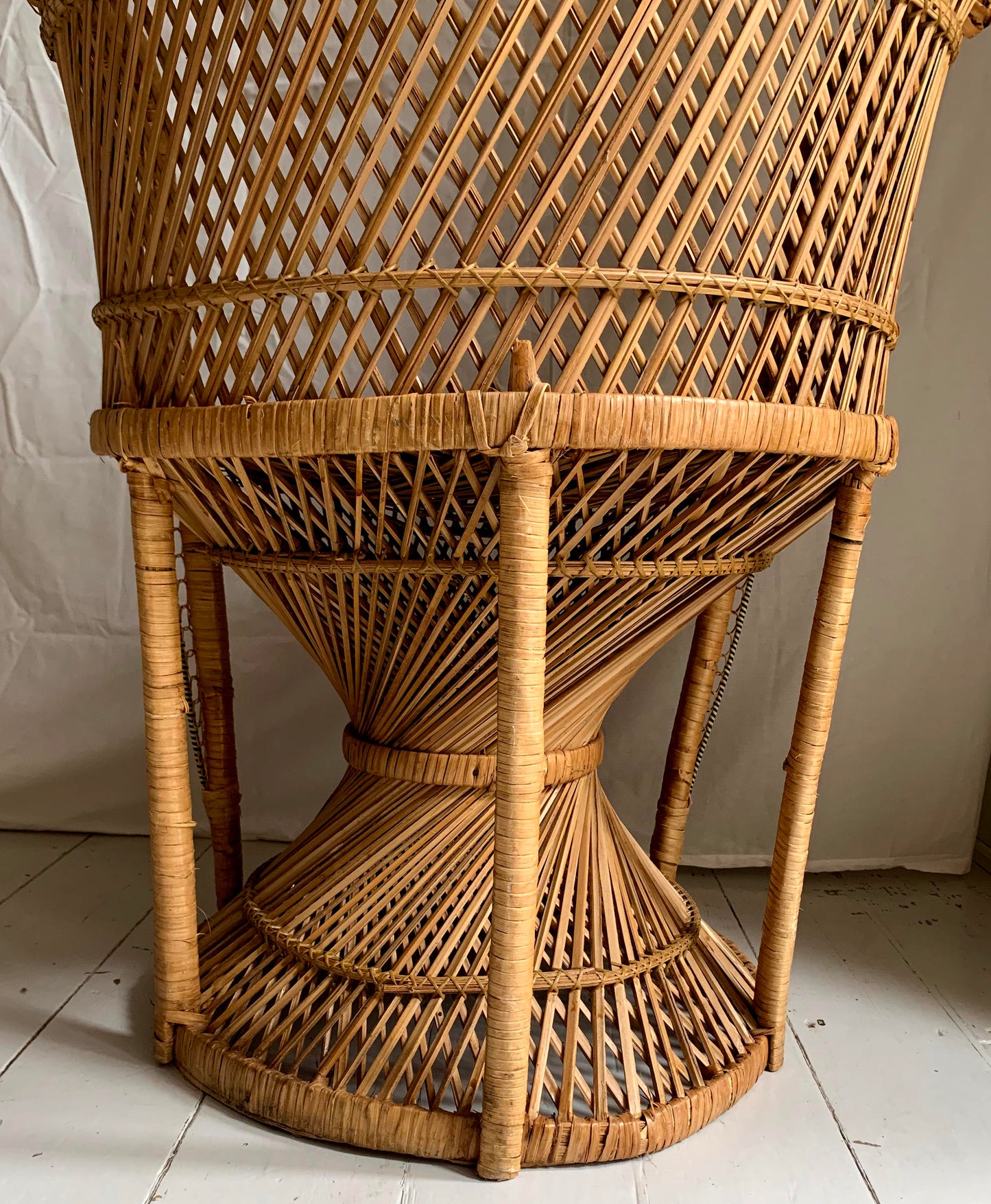 1970s Vintage Rattan &amp; Wicker Peacock Chair Emmanuelle Mid Century Modern