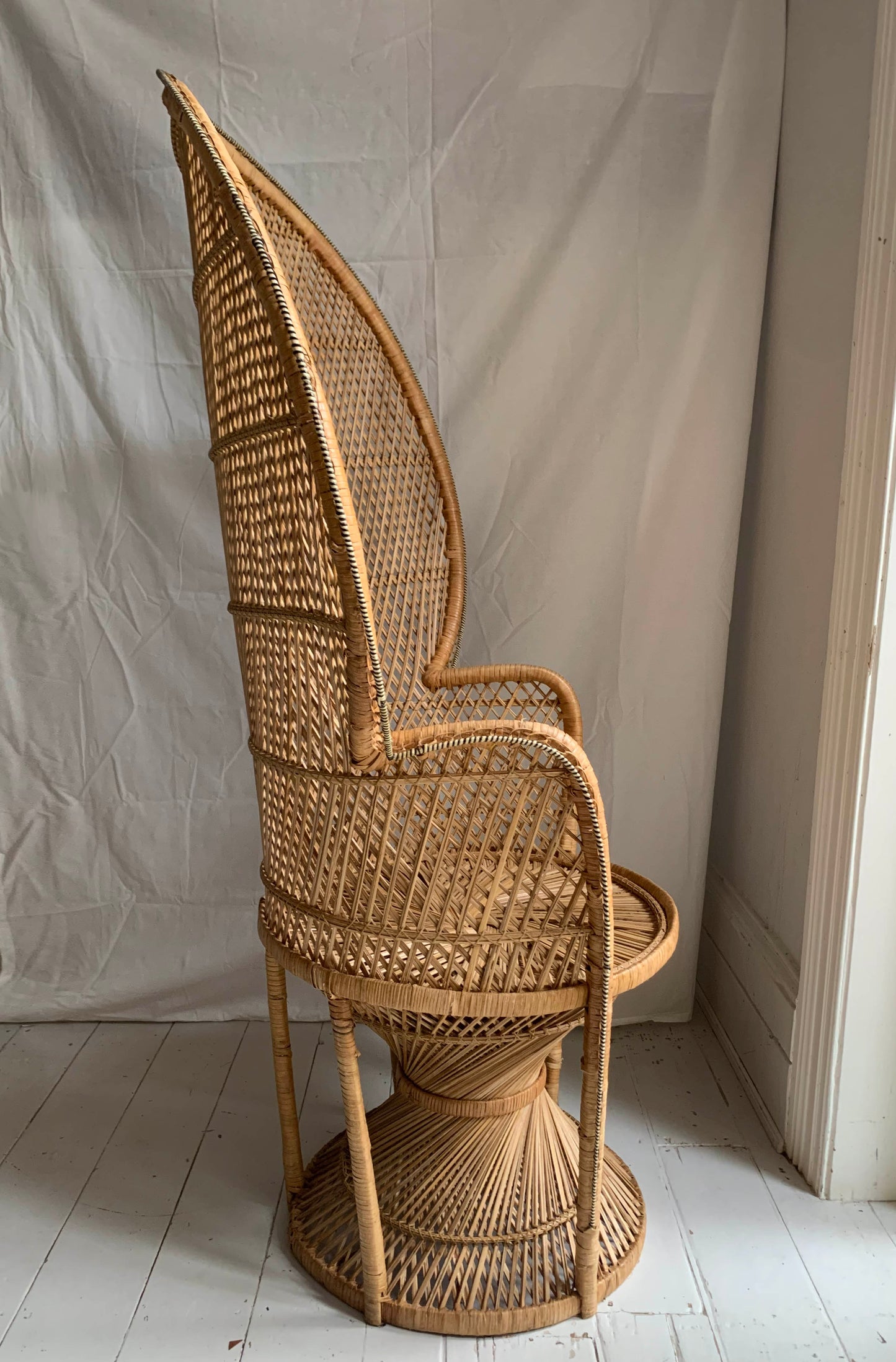 1970s Vintage Rattan &amp; Wicker Peacock Chair Emmanuelle Mid Century Modern