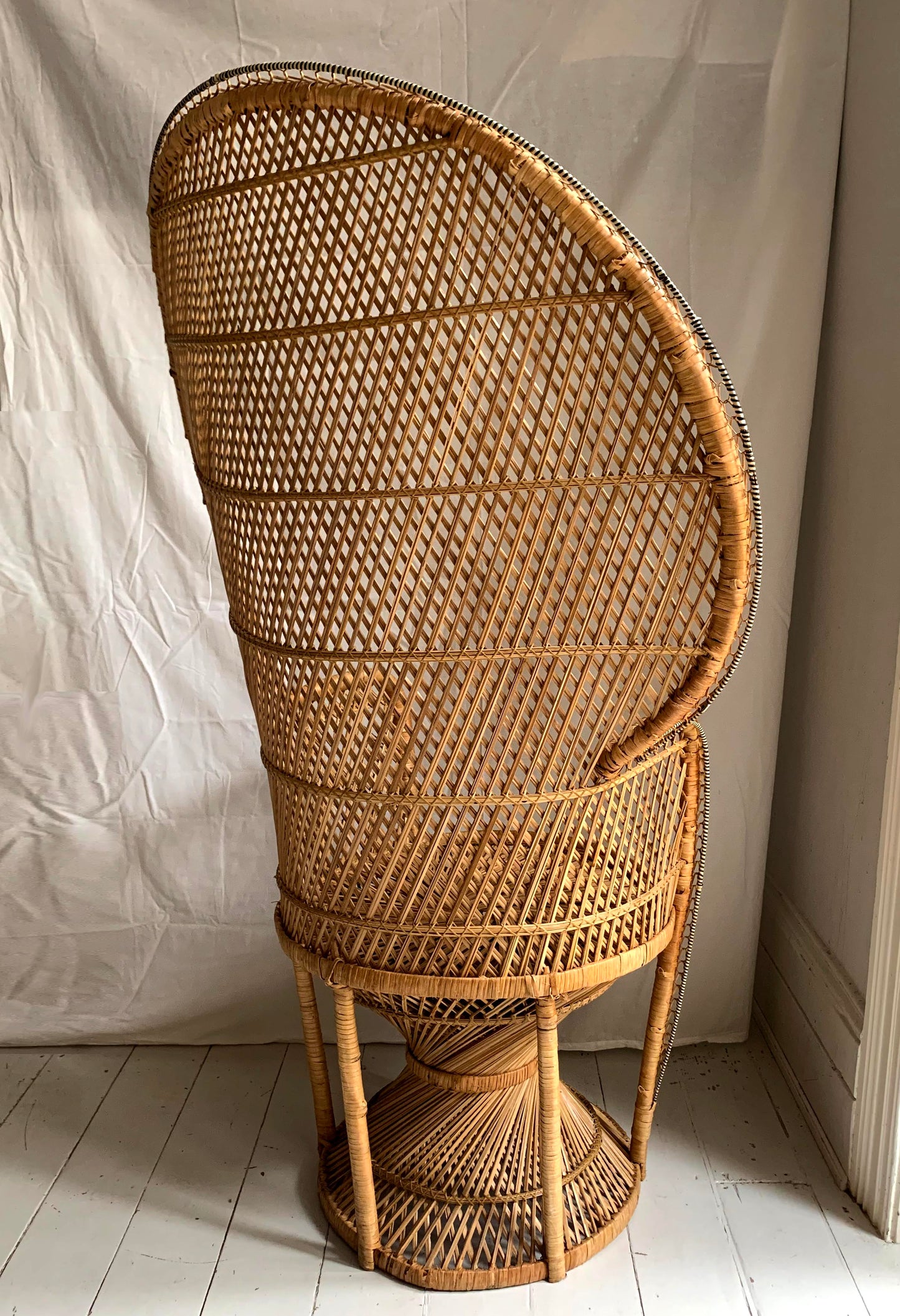 1970s Vintage Rattan &amp; Wicker Peacock Chair Emmanuelle Mid Century Modern