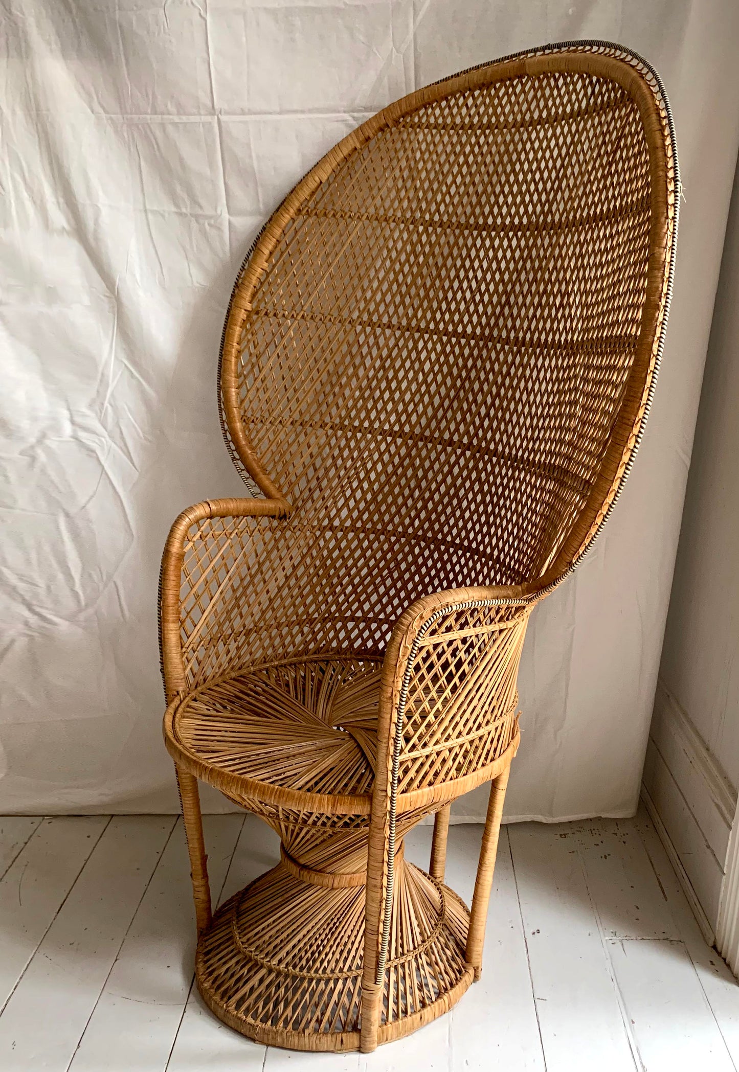 1970s Vintage Rattan &amp; Wicker Peacock Chair Emmanuelle Mid Century Modern