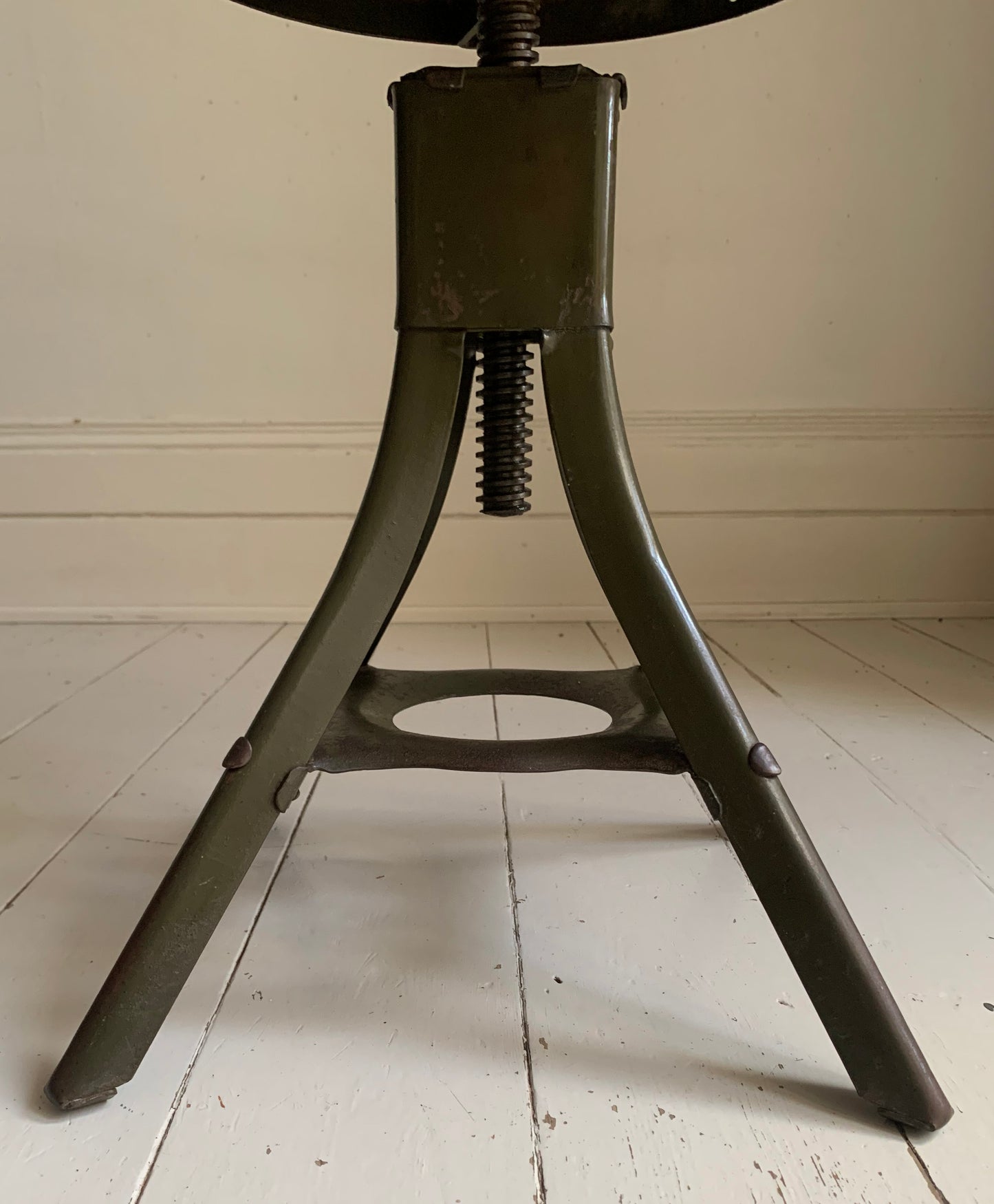 Vintage Evertaut Industrial/Machinist Adjustable Height Swivel Khaki Green Stool