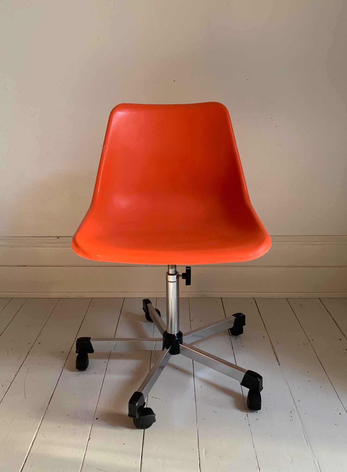 1 x Rare Vintage Hille Swivel Chair, In Orange on Castors, Designed By Robin Day