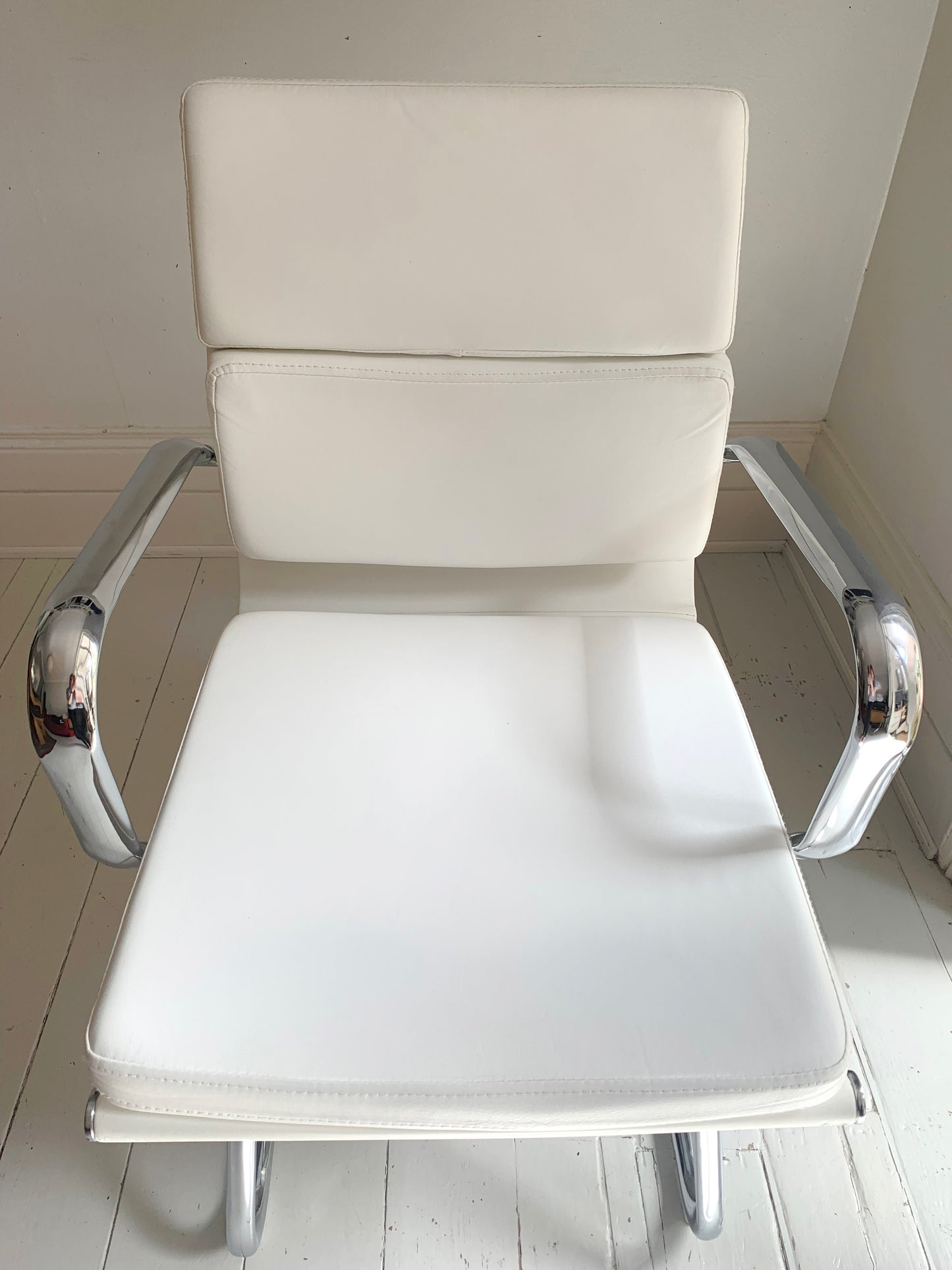 White Soft Pad Style Office / Visitor Chair - Faux Leather & Chrome