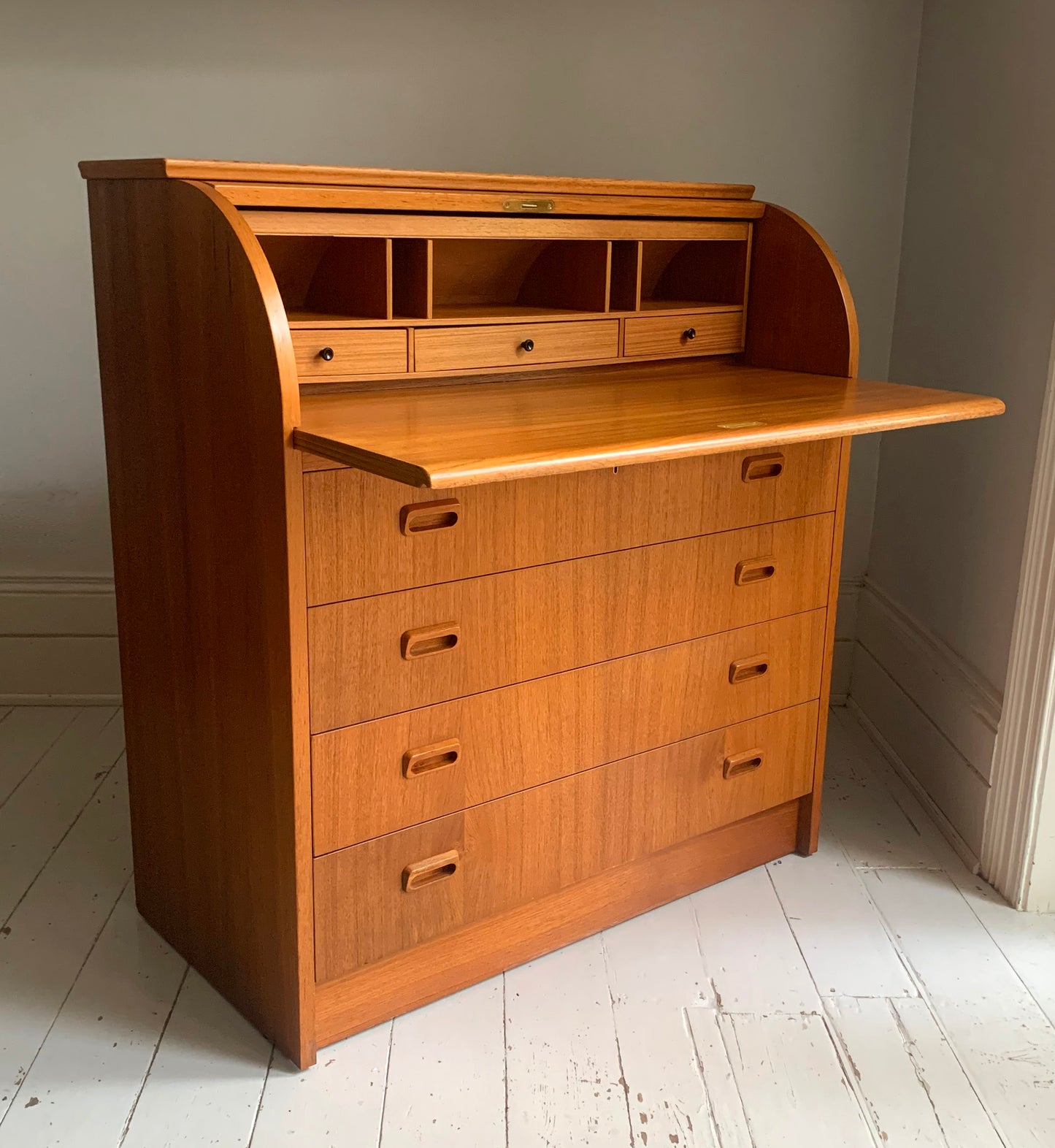 Stunning Mid Century Teak Roll Top Bureau / Writing Desk by Egon Ostergaard