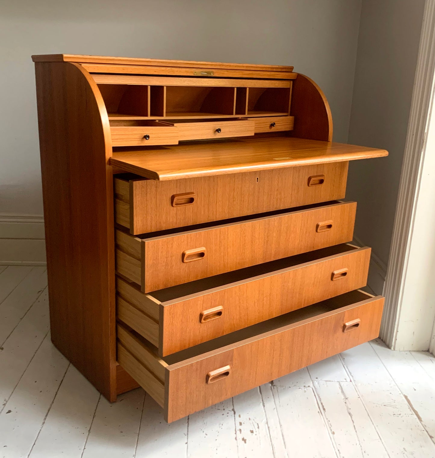Stunning Mid Century Teak Roll Top Bureau / Writing Desk by Egon Ostergaard